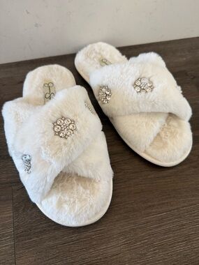 Jessica Simpson White Plush Faux Fur Slide Slippers
